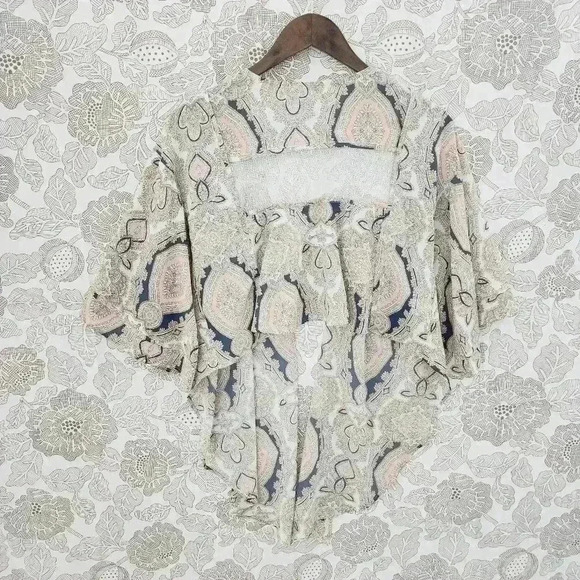 BCBGeneration Flare Sleeve Open Front Crop Chiffon Blouse M Paisley - Picture 2 of 8